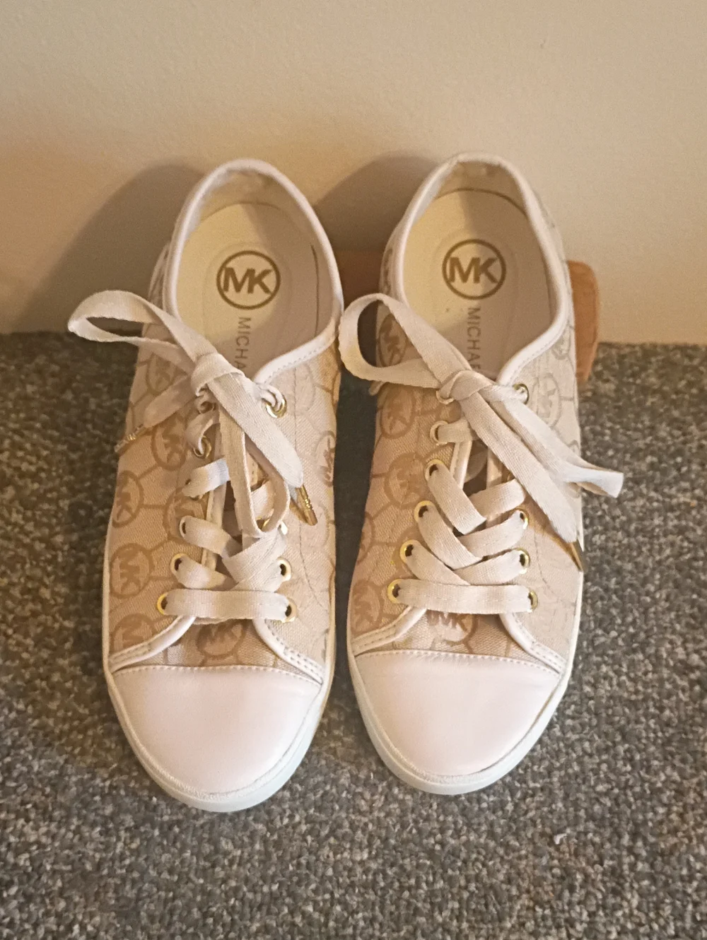Michael Kors Cream Beige MK Logo Lace-Up Sneakers Size 7.5